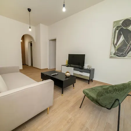 Near Center 1 Bedroom Flat *