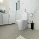 Near Center 1 Bedroom Flat Daire