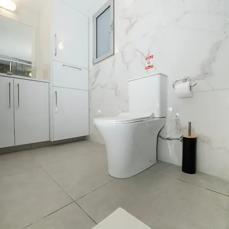 Near Center 1 Bedroom Flat Апартаменты