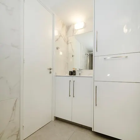Near Center 1 Bedroom Flat Апартаменты *