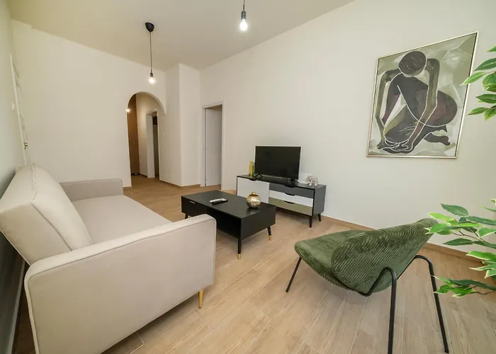 Near Center 1 Bedroom Flat *