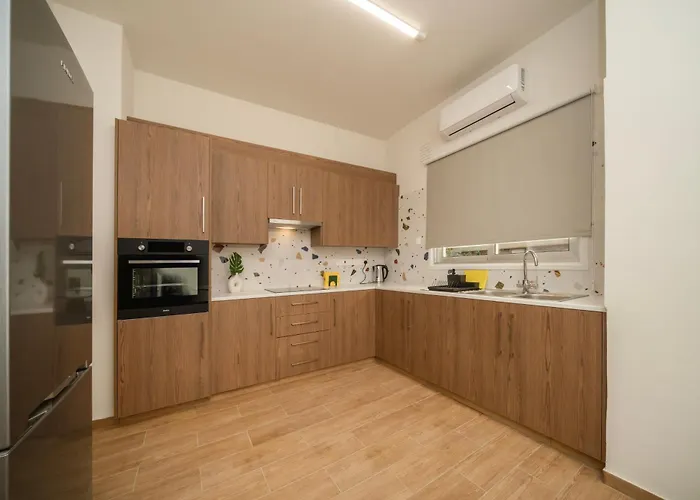 Near Center 1 Bedroom Flat Διαμέρισμα *