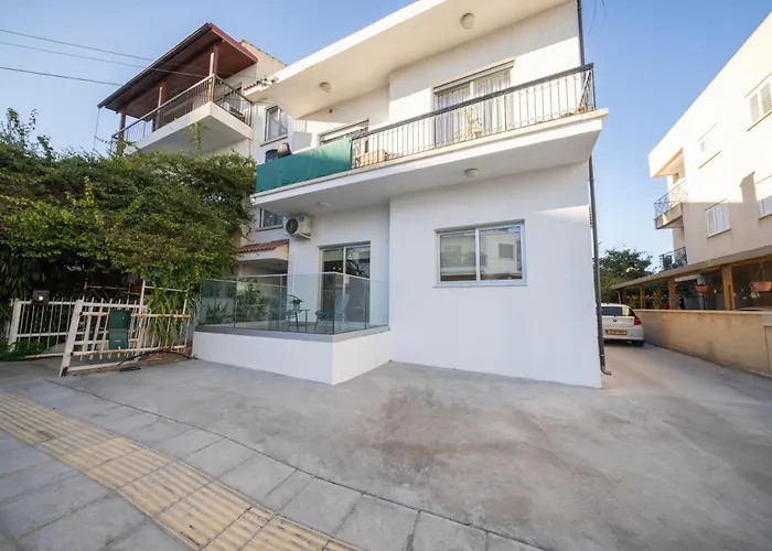 Near Center 1 Bedroom Flat Апартаменти *