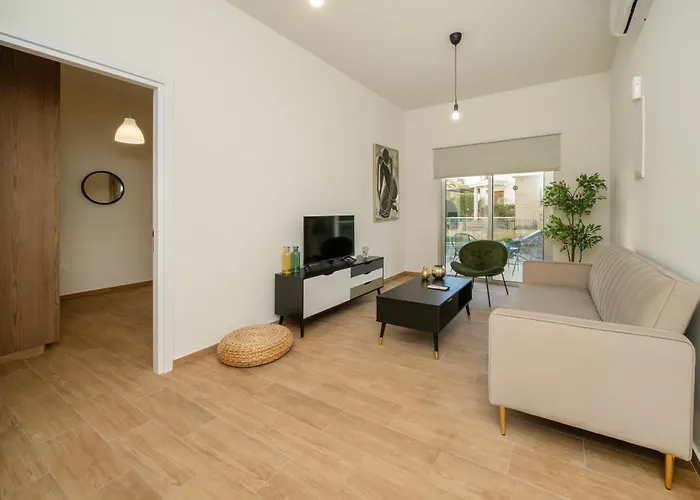 Near Center 1 Bedroom Flat Апартаменти Нікосія