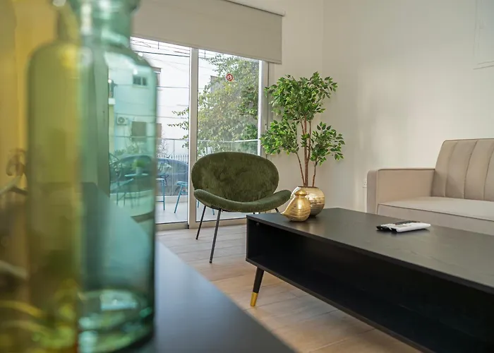 Апартаменти Near Center 1 Bedroom Flat Нікосія
