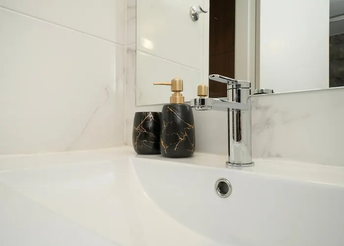 Апартаменти Near Center 1 Bedroom Flat *